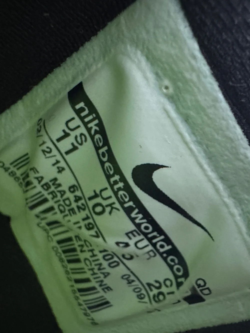 Nike Knit Running Sneakers in White, Black and Green